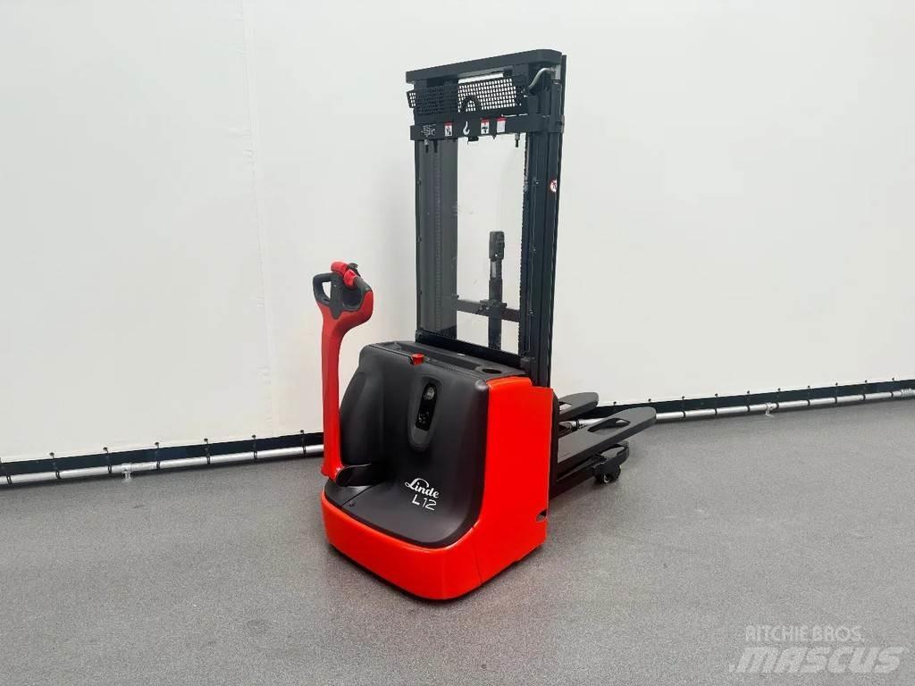 Linde L 12 l Järelkäidavad virnastajad