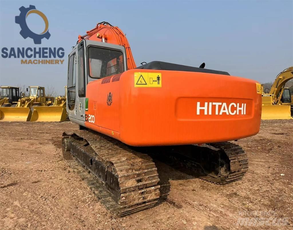 Hitachi EX 200 Roomikekskavaatorid