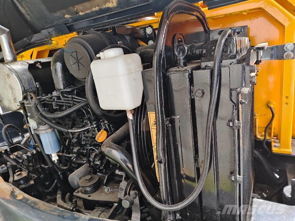 Hyundai R60W Ratasekskavaatorid