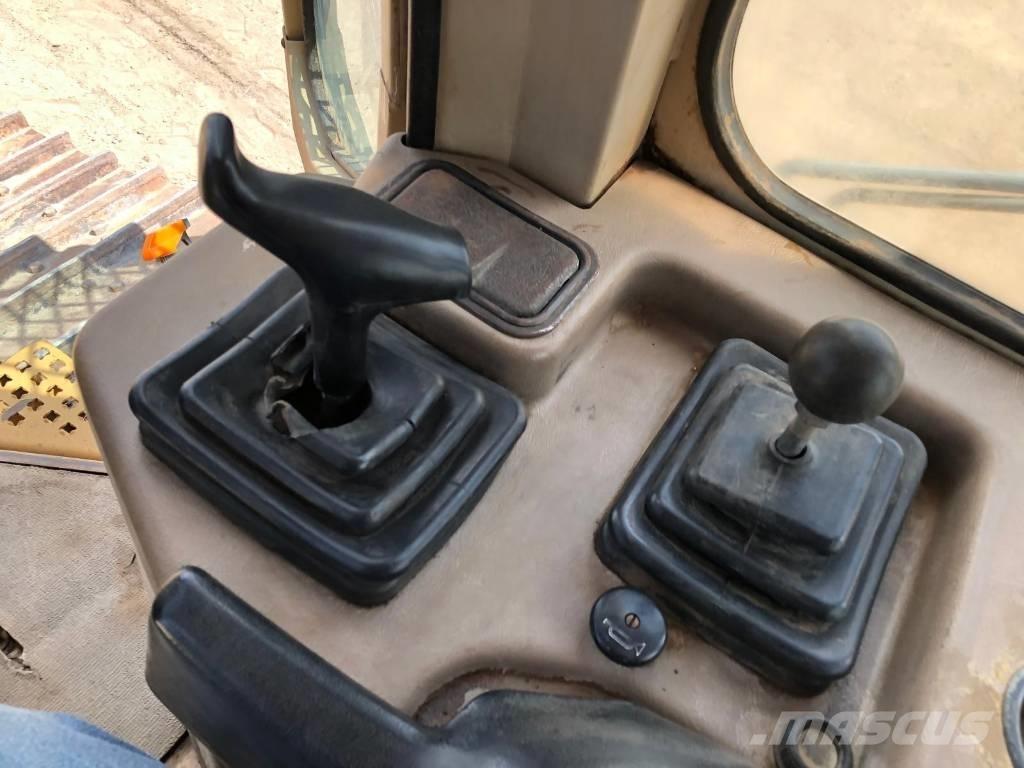 CAT D 5 M XL Buldooserid