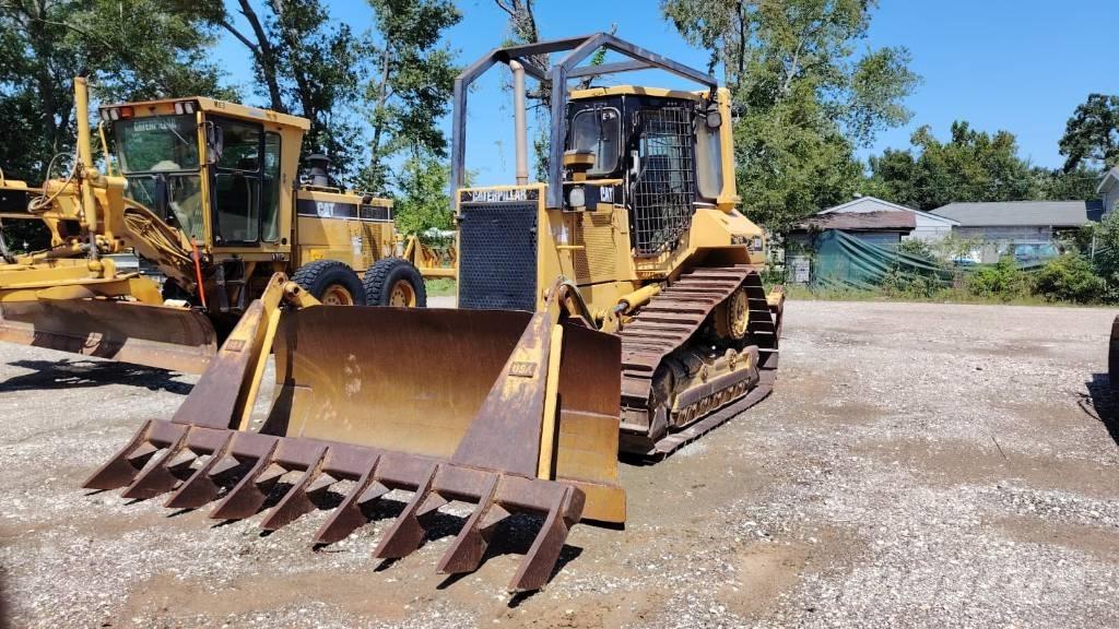 CAT D 5 M XL Buldooserid