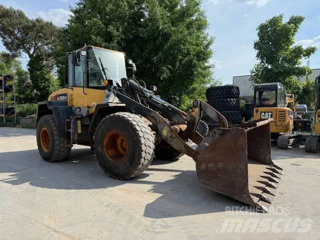 Komatsu WA 200 Rataslaadurid