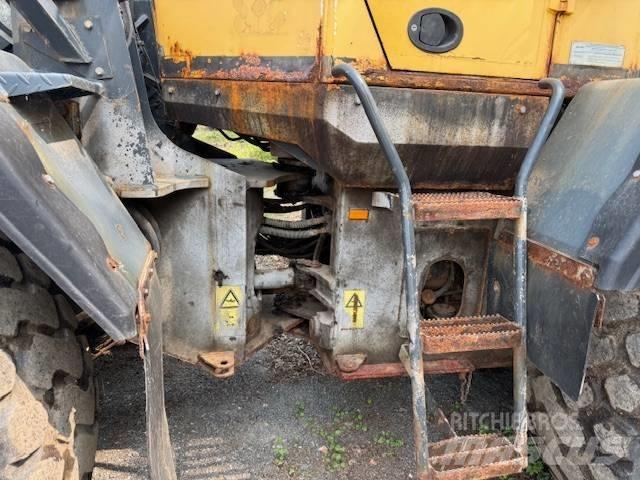 Komatsu WA 200 Rataslaadurid