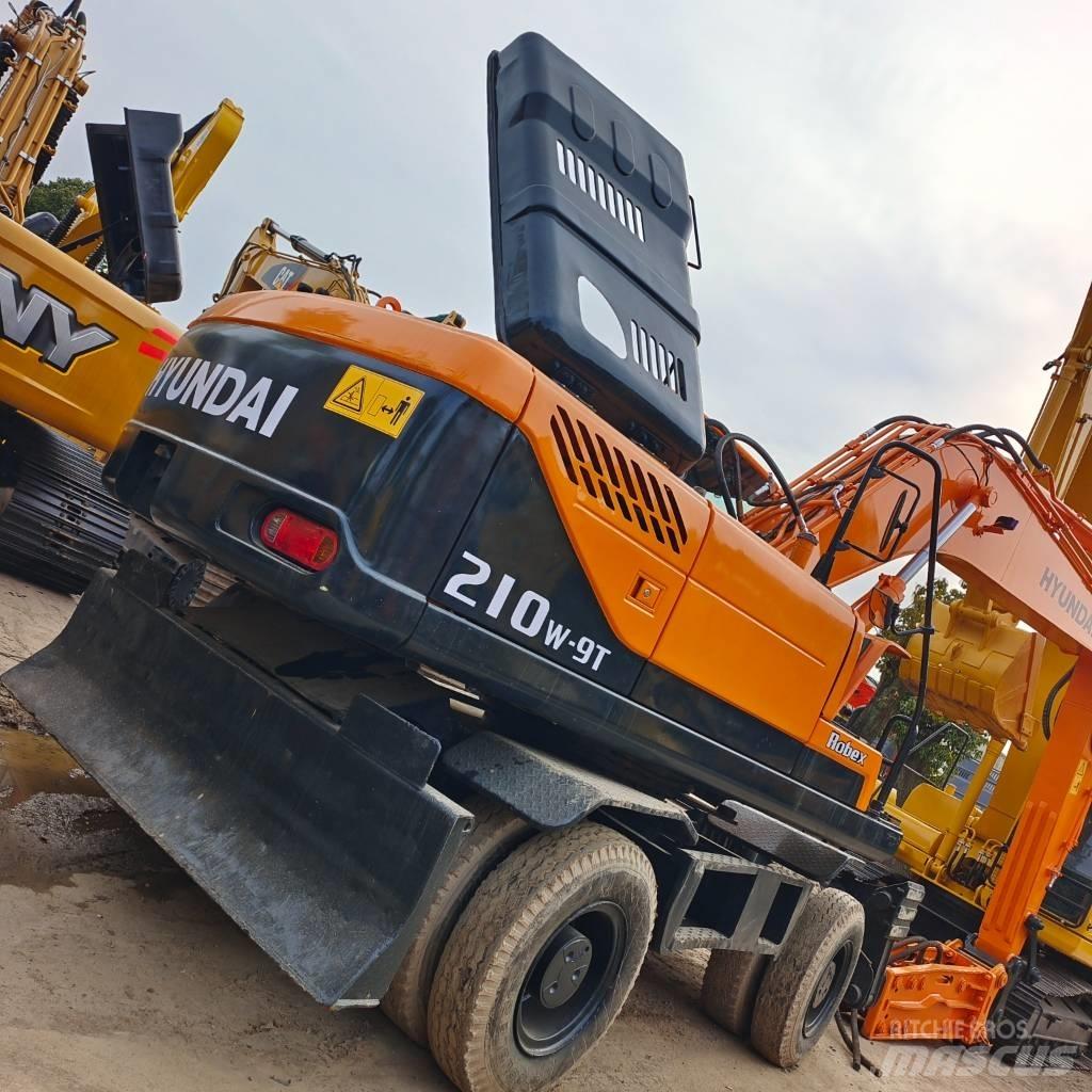 Hyundai 210W-9 Ratasekskavaatorid