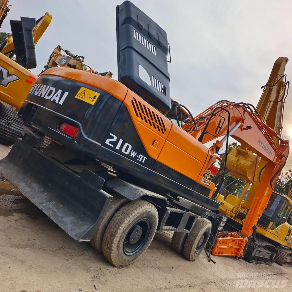 Hyundai 210W-9 Ratasekskavaatorid