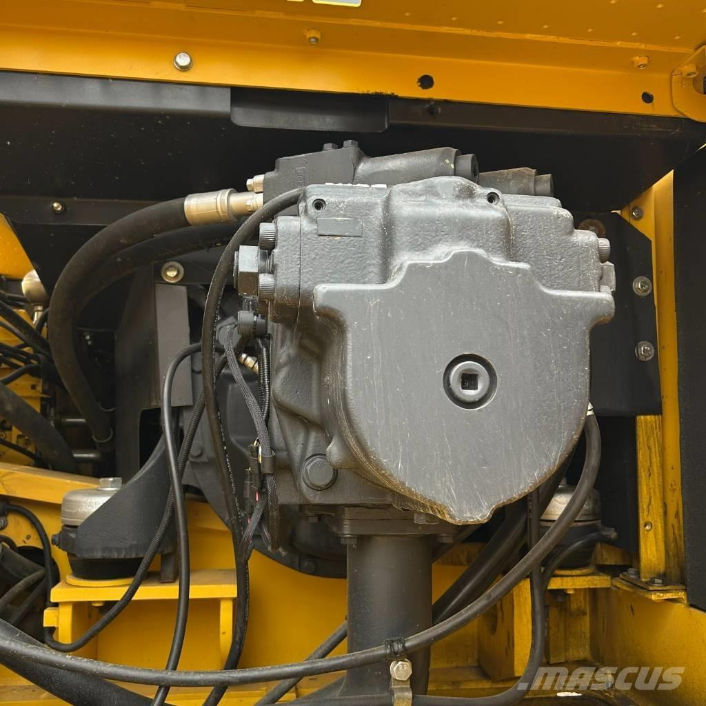 Komatsu 400-7 Roomikekskavaatorid