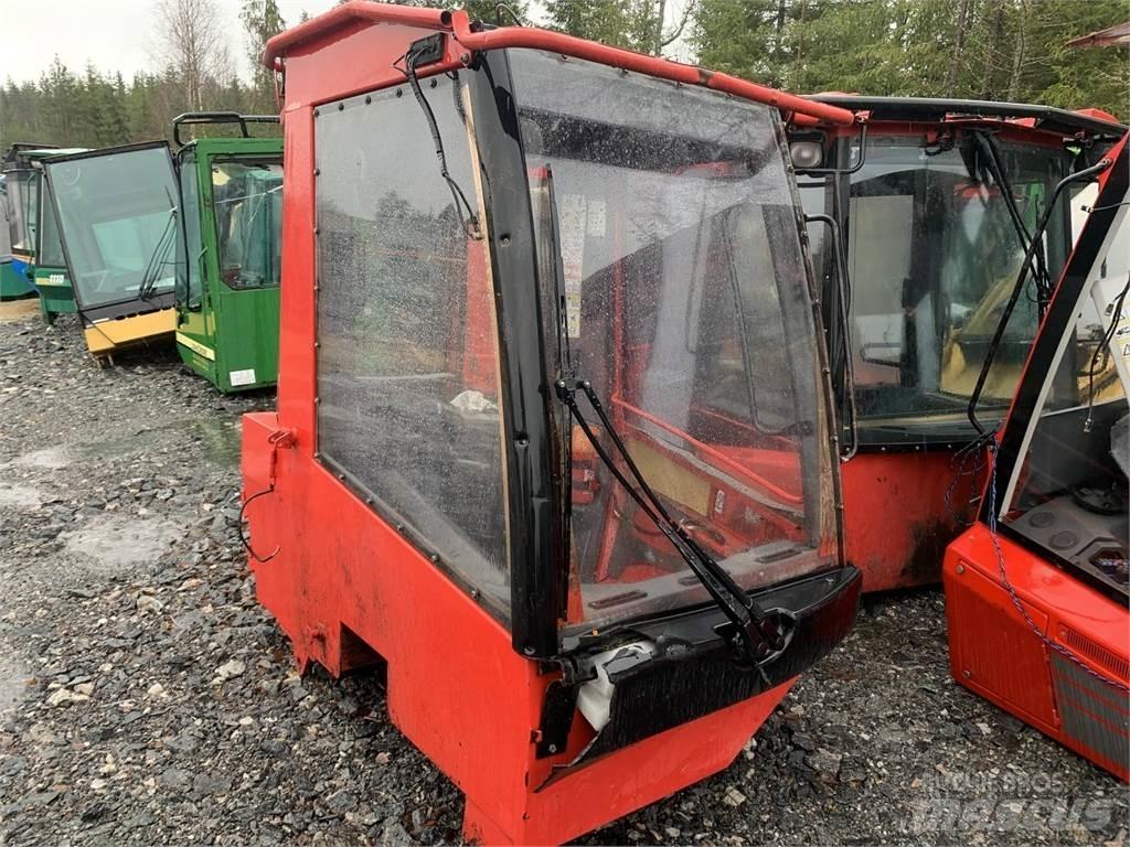 Komatsu 901TX Kabiinid