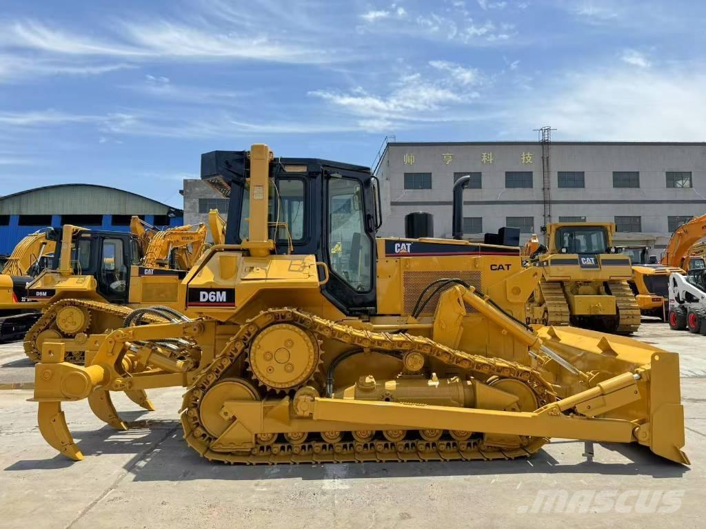 CAT D 6 M Buldooserid