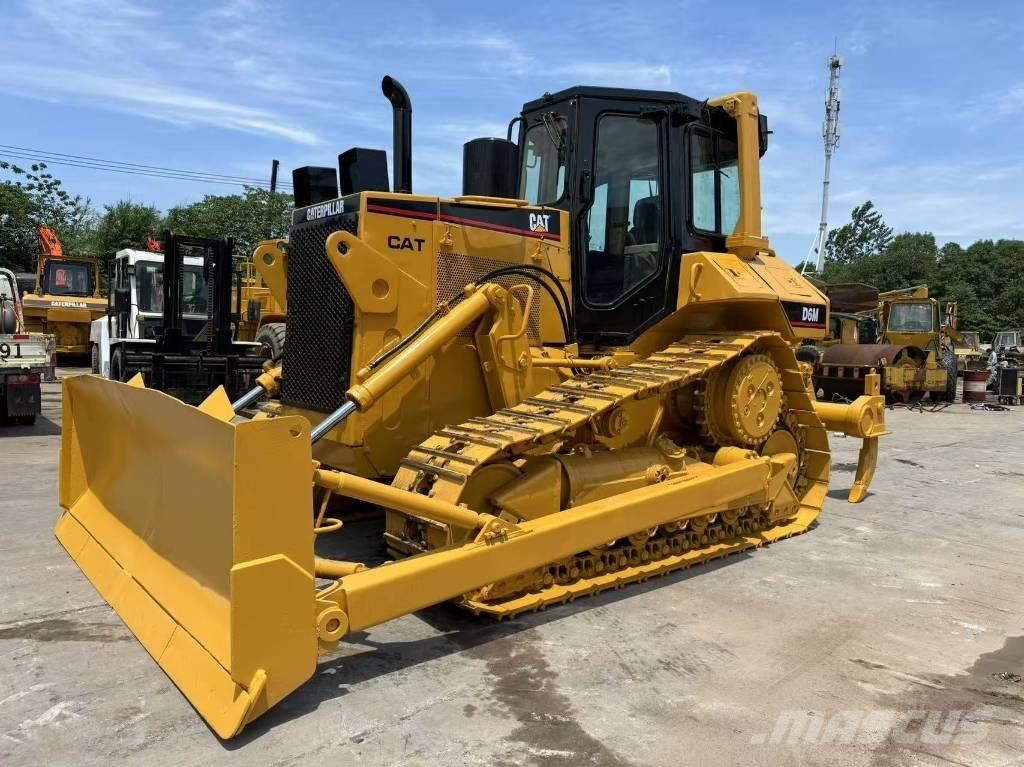 CAT D 6 M Buldooserid