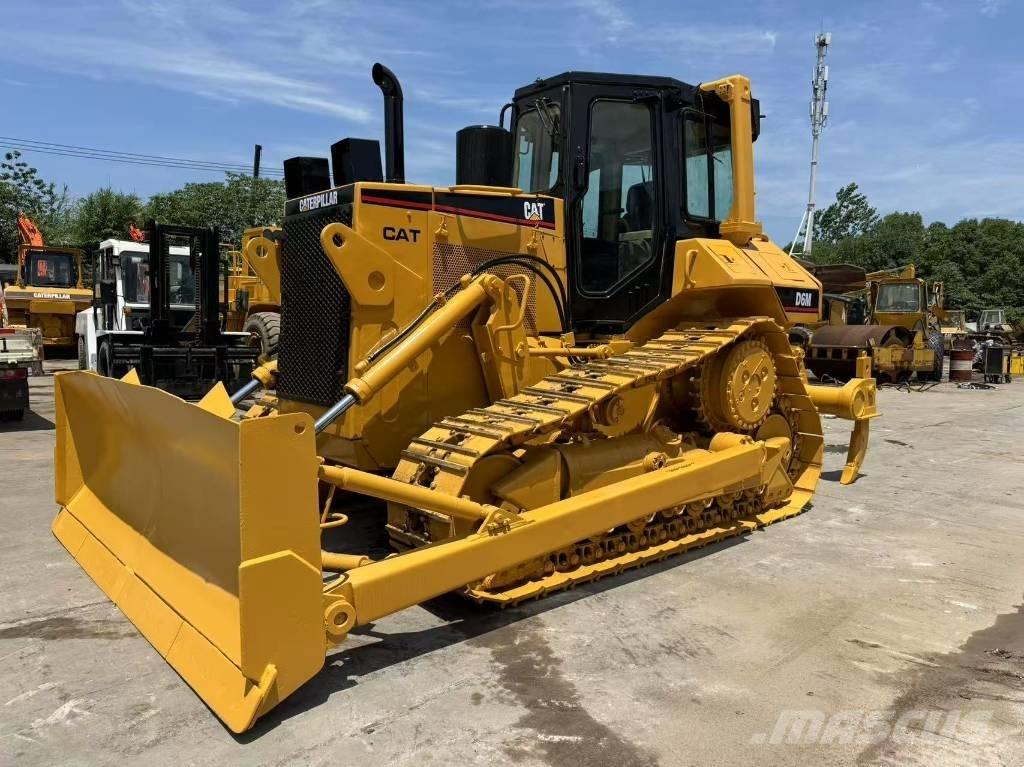 CAT D 6 M Buldooserid