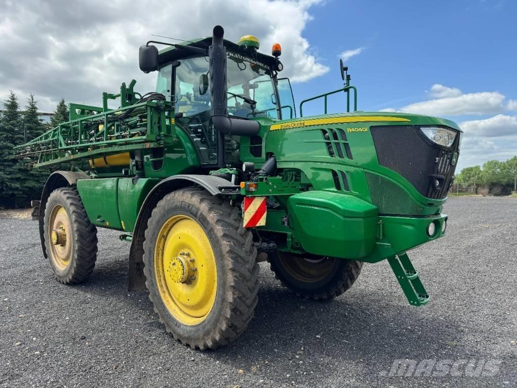 John Deere 4040i Iseliikuvad pritsid