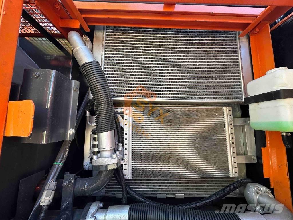 Doosan DX 225 LC Roomikekskavaatorid