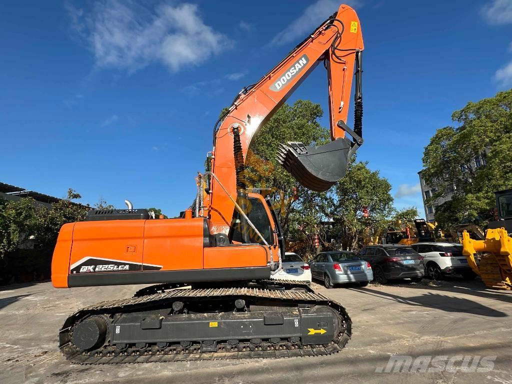 Doosan DX 225 LC Roomikekskavaatorid