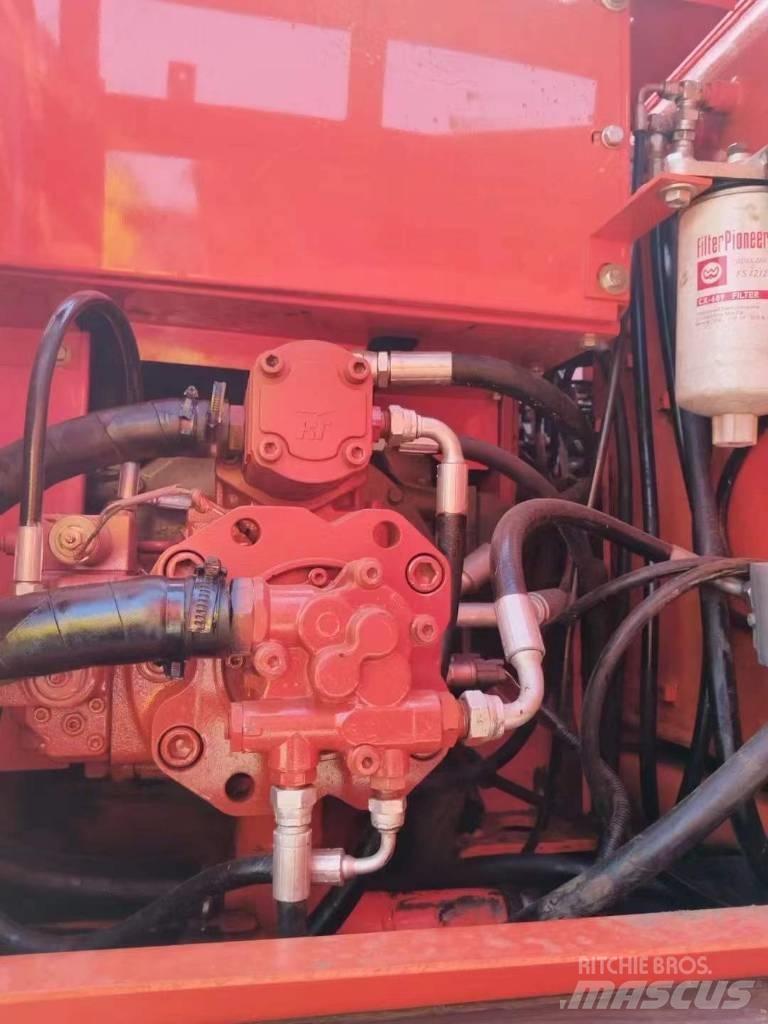 Doosan DX150 Roomikekskavaatorid