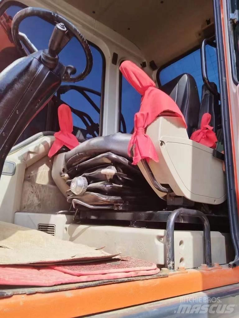 Doosan DX150 Roomikekskavaatorid