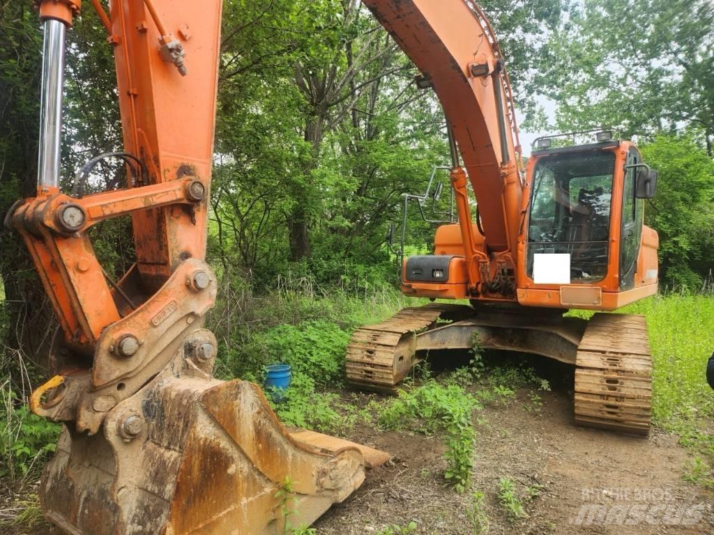 Doosan DX 220 LCA Roomikekskavaatorid