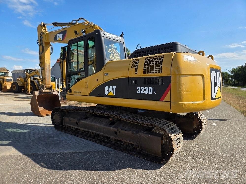 CAT 323DL Roomikekskavaatorid