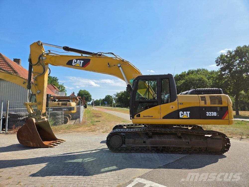 CAT 323DL Roomikekskavaatorid