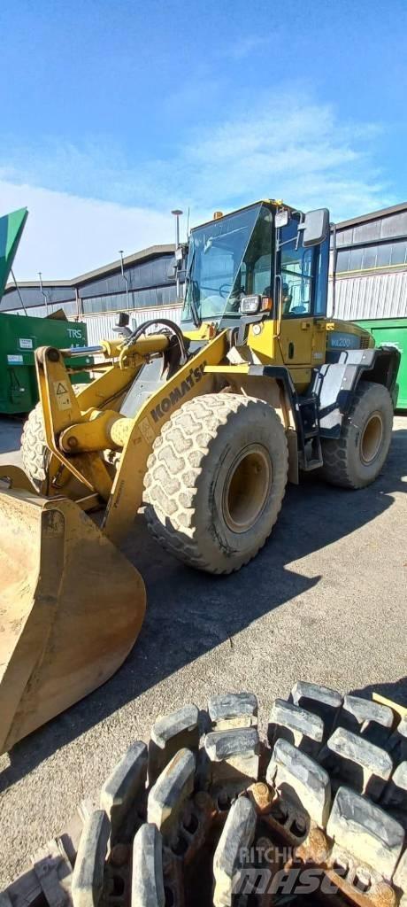 Komatsu WA 200 PT-5 Rataslaadurid
