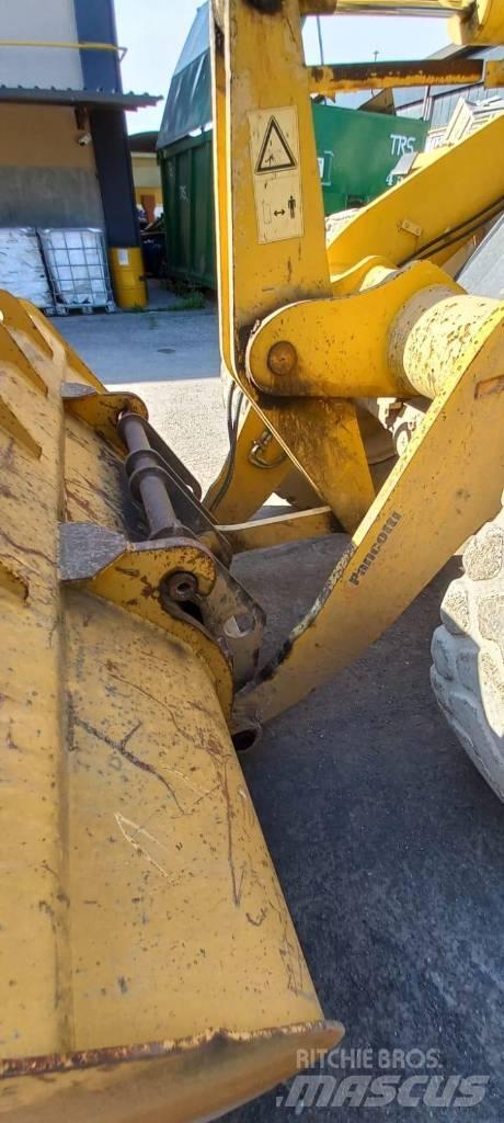 Komatsu WA 200 PT-5 Rataslaadurid