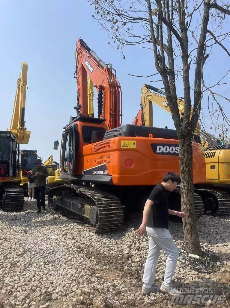 Doosan DX 225LC-9C Roomikekskavaatorid