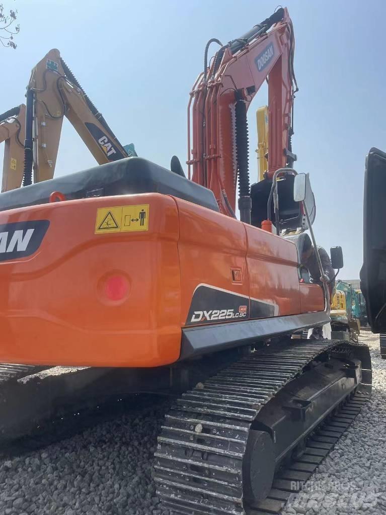 Doosan DX 225LC-9C Roomikekskavaatorid