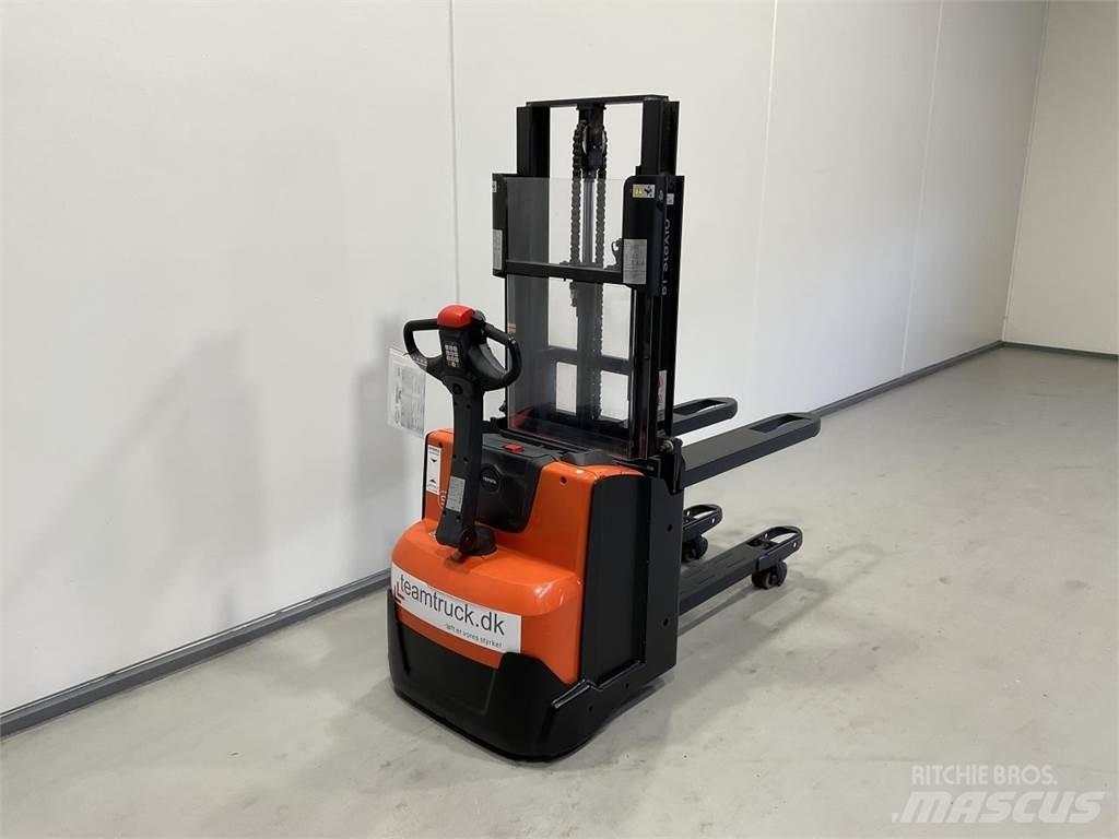 Toyota SWE200D Platvormiga virnastajad