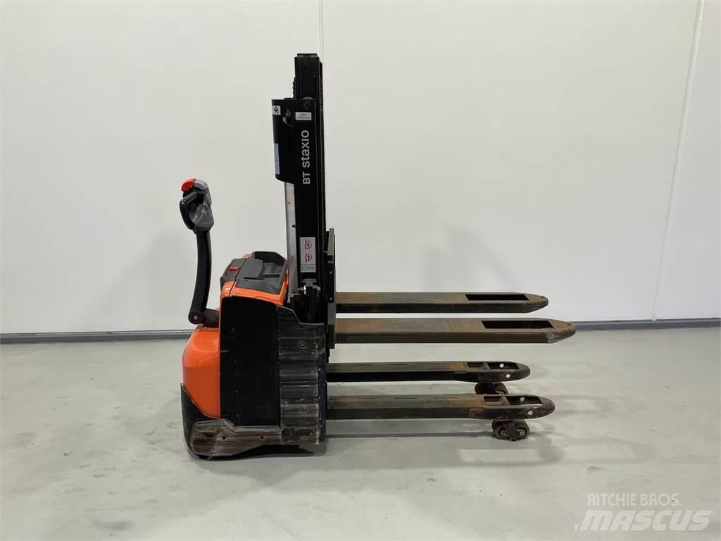 Toyota SWE200D Platvormiga virnastajad