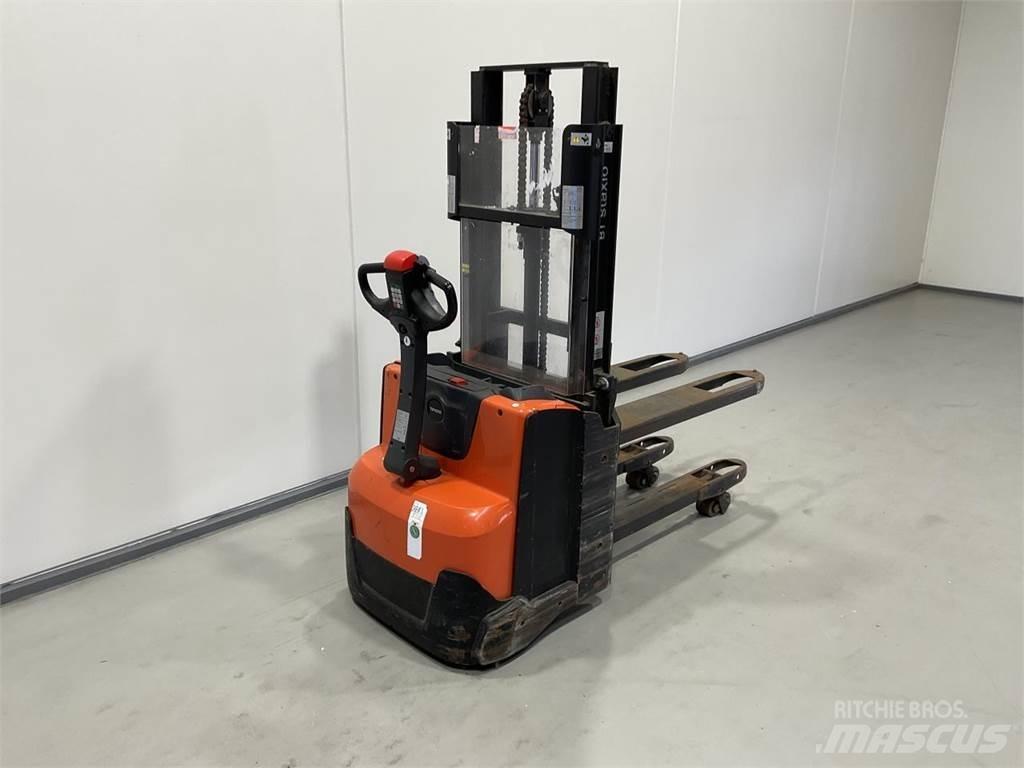Toyota SWE200D Platvormiga virnastajad