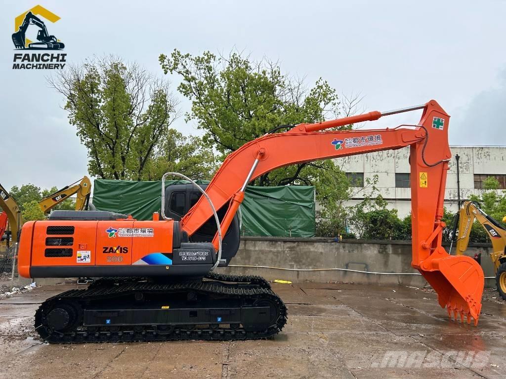 Hitachi ZX200 Väikeekskavaatorid 7t-12t