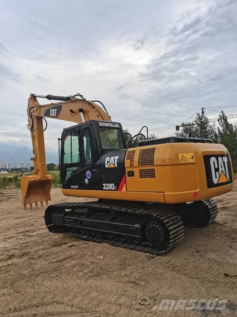 CAT 320D Roomikekskavaatorid