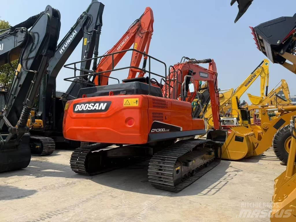 Doosan DX 300 LC-9C Roomikekskavaatorid