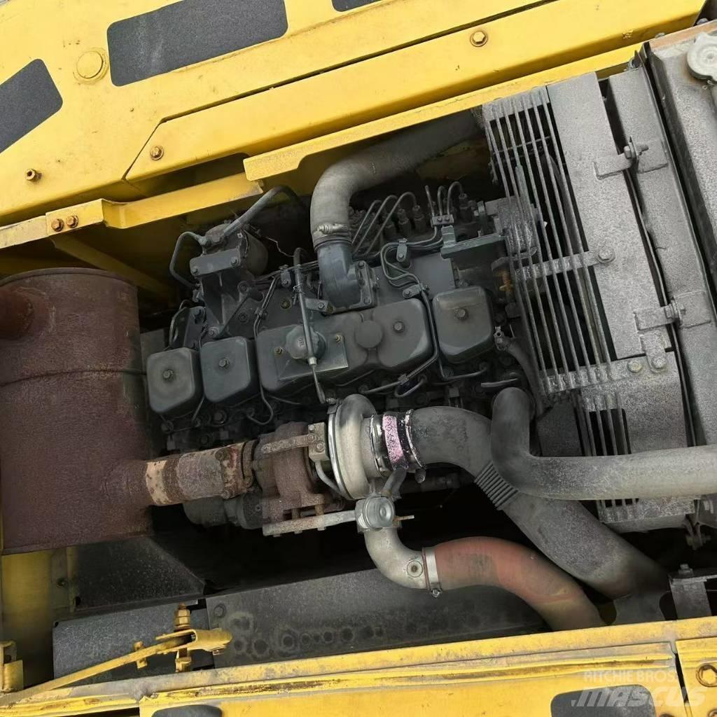 Komatsu 220-7 Roomikekskavaatorid