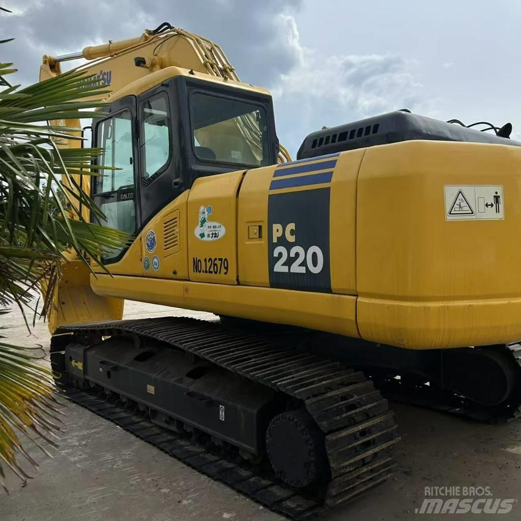 Komatsu 220-7 Roomikekskavaatorid