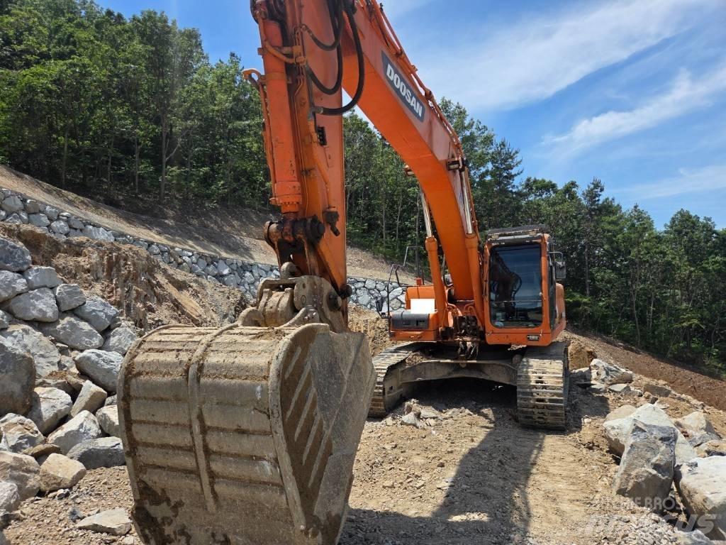 Doosan DX 300 LCA Roomikekskavaatorid