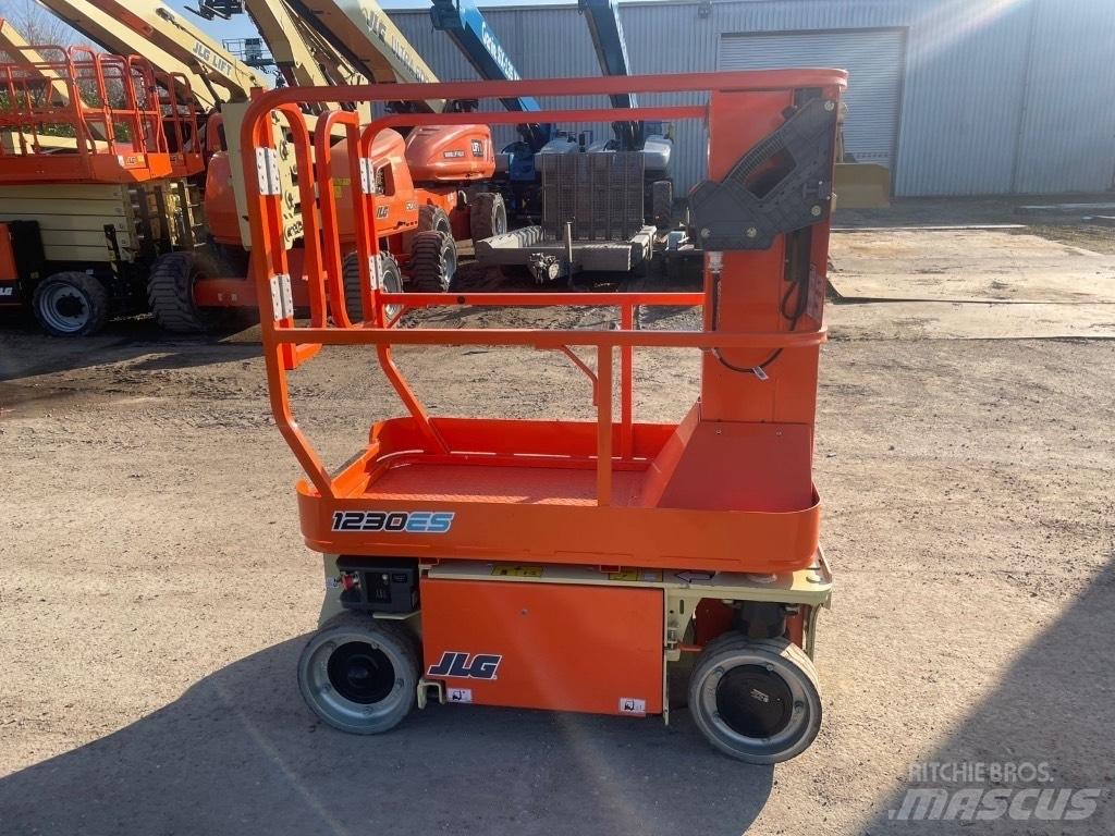 JLG 1230 ES Käärtõstukid
