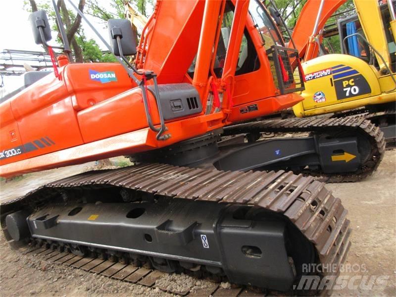 Doosan DX 300 Roomikekskavaatorid