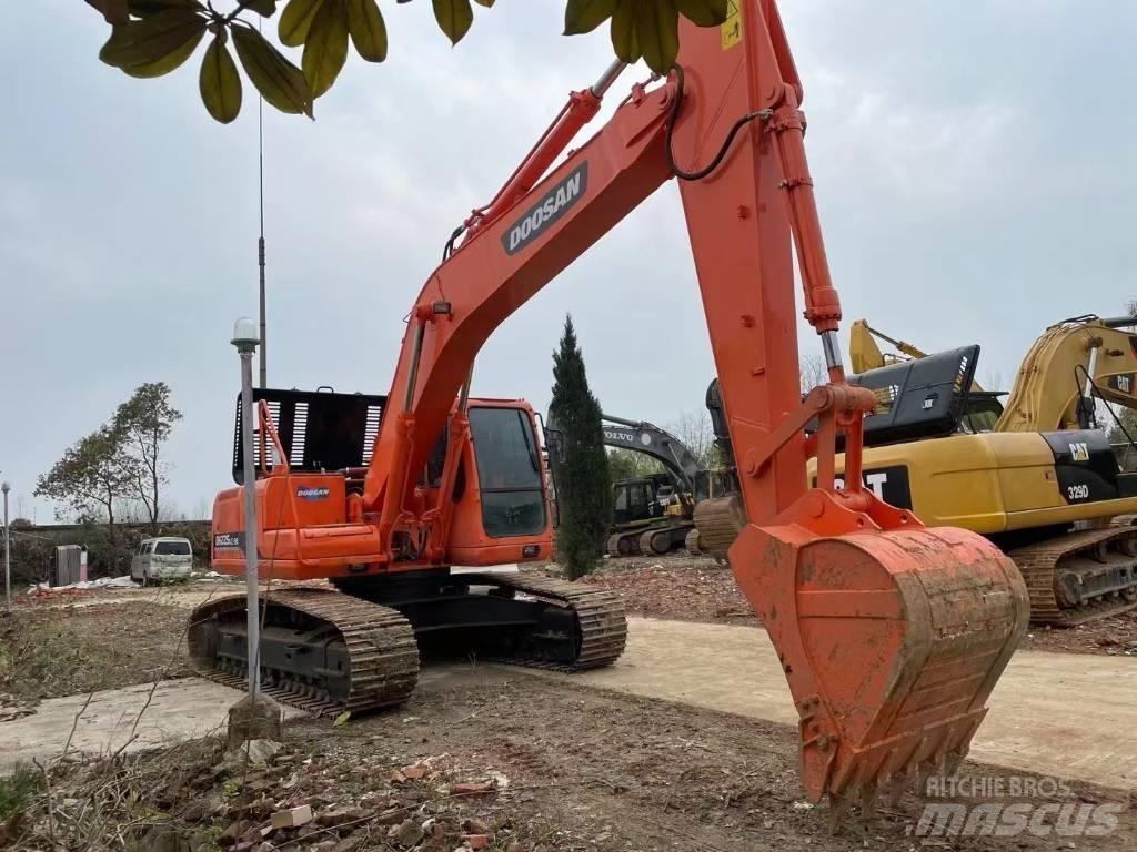 Doosan DH225LC-9E Roomikekskavaatorid