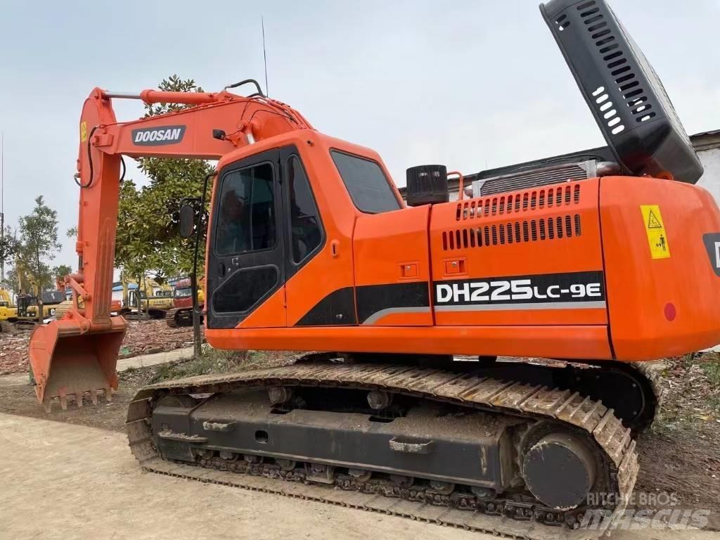 Doosan DH225LC-9E Roomikekskavaatorid