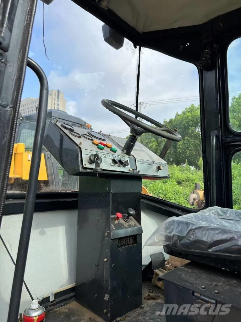 Dynapac CA25D Ühe trumliga rullid