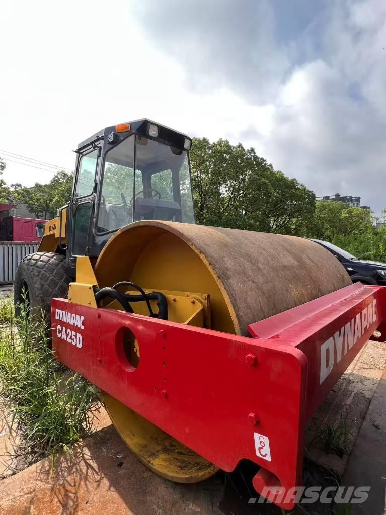 Dynapac CA25D Ühe trumliga rullid