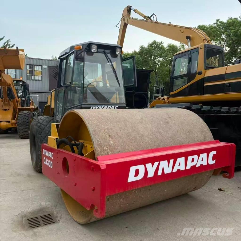 Dynapac CA 30 D Ühe trumliga rullid
