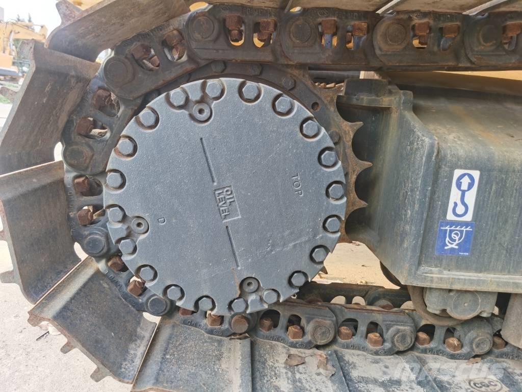 Komatsu PC 220-7 Roomikekskavaatorid