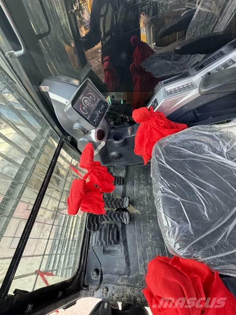 Hyundai 220LC-9T Roomikekskavaatorid