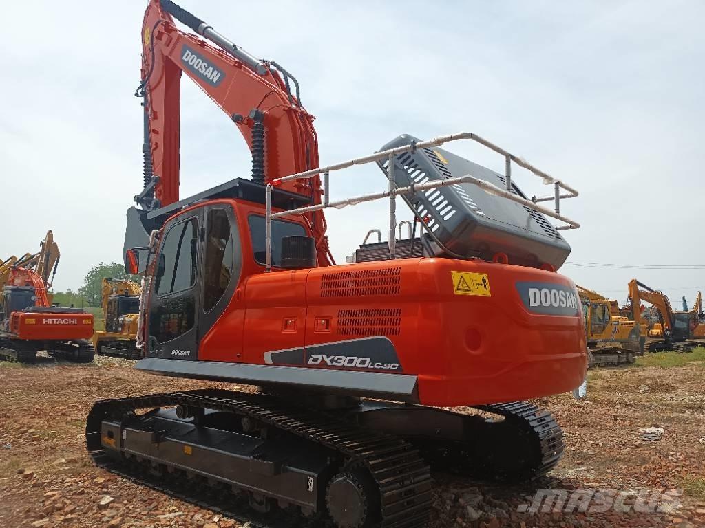 Doosan DX 300 Roomikekskavaatorid