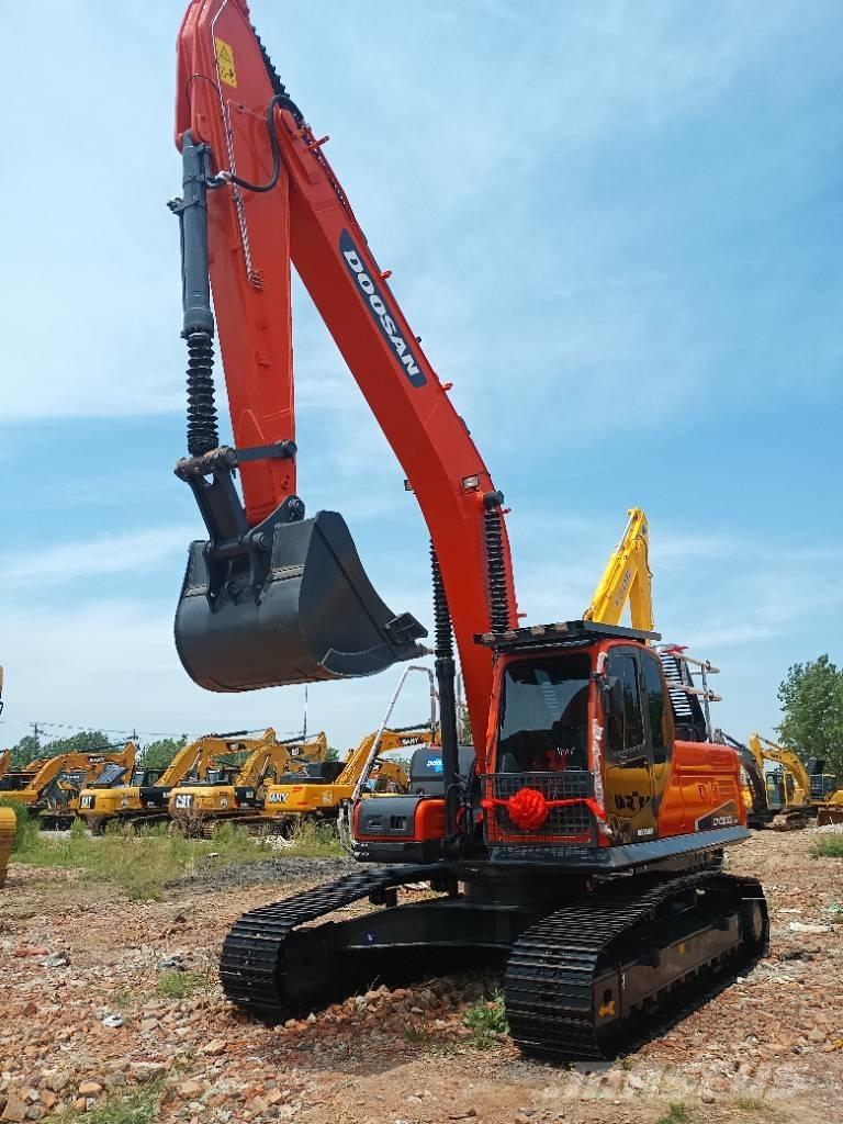 Doosan DX 300 Roomikekskavaatorid