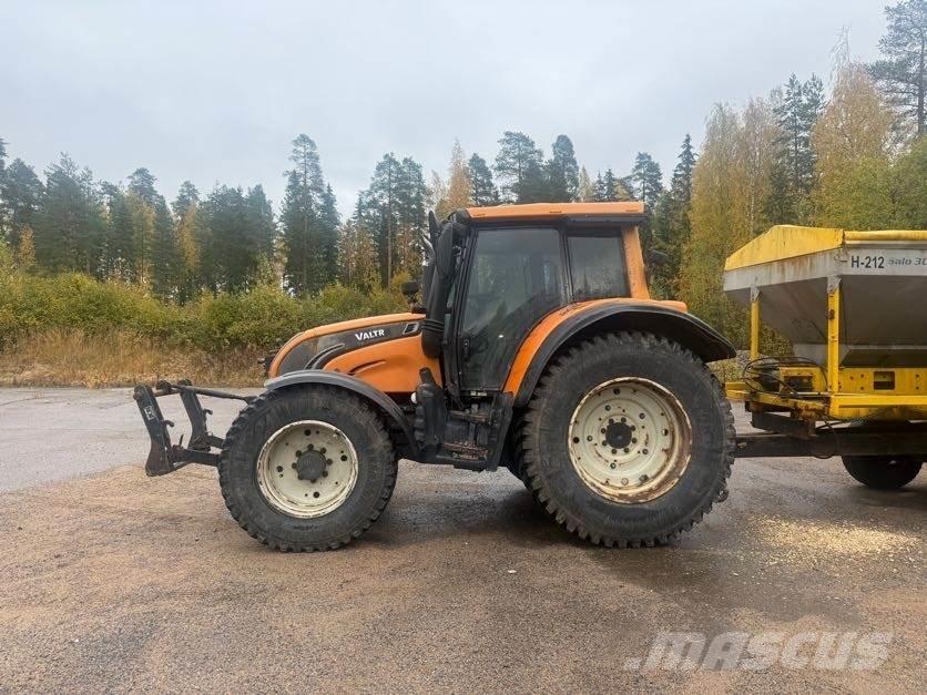Valtra N142 Traktorid