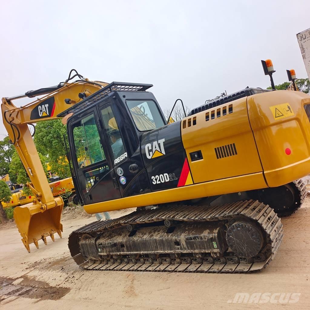 CAT 320D Roomikekskavaatorid