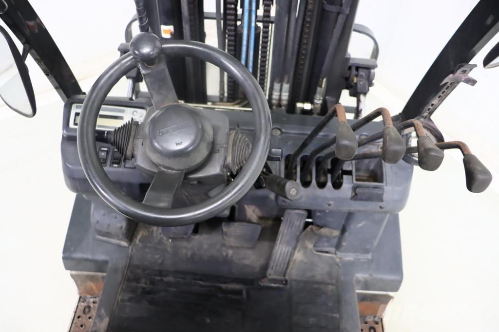 Nissan U1D2A20LQ Gaasitõstukid