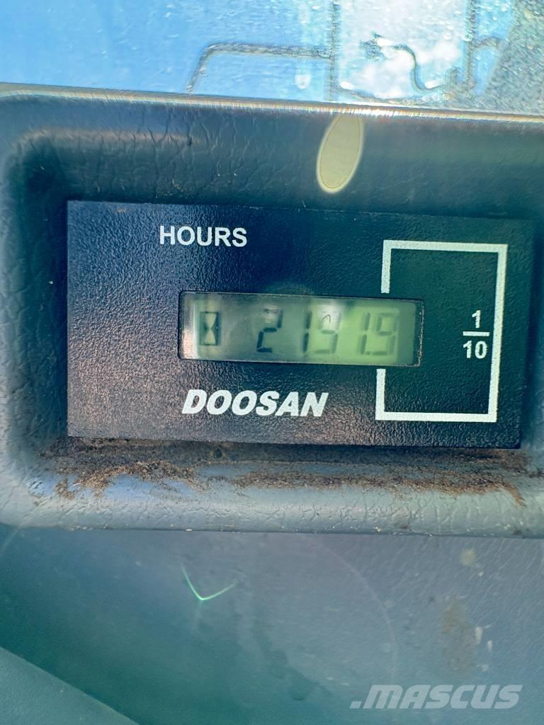 Doosan DX 140 LCR Roomikekskavaatorid